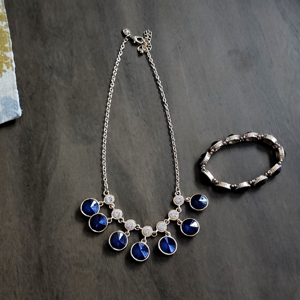 Bracelet and necklace set